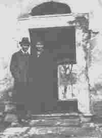 40.jpg (4529 bytes)