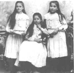 sisters.jpg (6956 bytes)